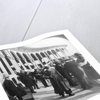 Gathering at the great Durbar Amphitheatre, Delhi, India by Underwood & Underwood