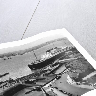 The landing stage at Liverpool docks, Merseyside by Anonymous