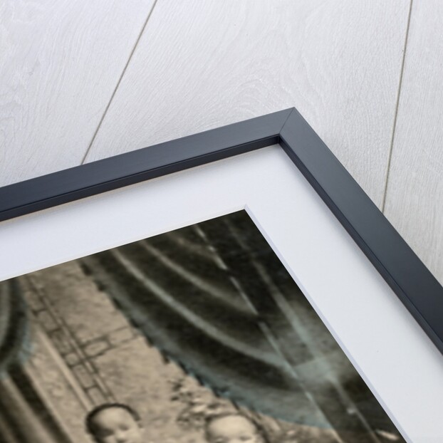 Chinese family, Hong Kong by Anonymous