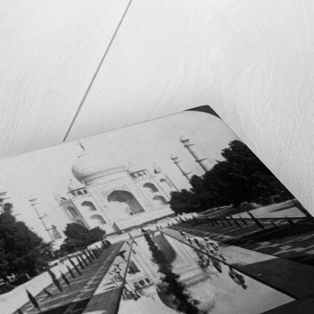 Taj Mahal, Agra, Uttar Pradesh, India by Underwood & Underwood