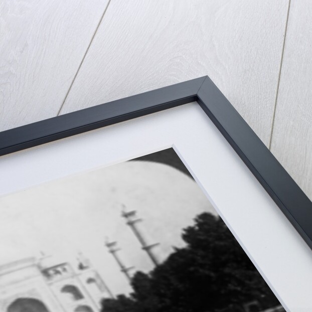 Taj Mahal, Agra, Uttar Pradesh, India by Underwood & Underwood