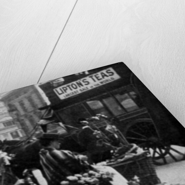 Flower sellers at Piccadilly Circus, London by Anonymous