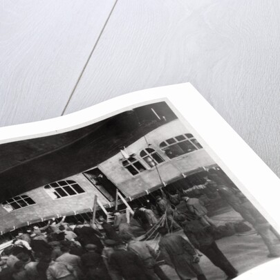 Passengers boarding Zeppelin LZ 127 'Graf Zeppelin' by Anonymous