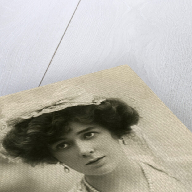 Hilda Coral, British actress by Lallie Charles