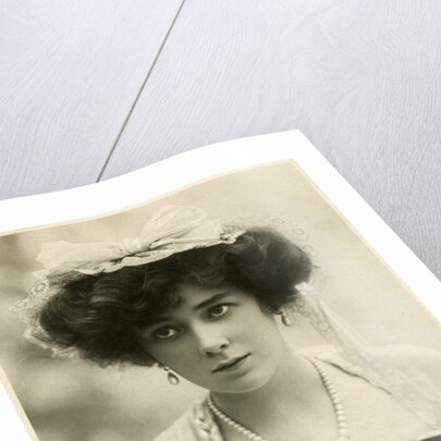 Hilda Coral, British actress by Lallie Charles