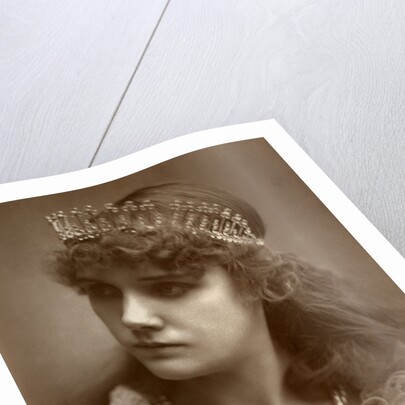 Marion Hood, British soprano opera and musical theatre singer by St James's Photographic Co