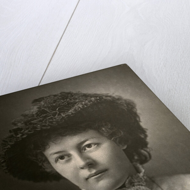 Adela Measor, Irish actress by London Stereoscopic & Photographic Co