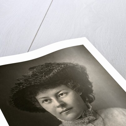 Adela Measor, Irish actress by London Stereoscopic & Photographic Co