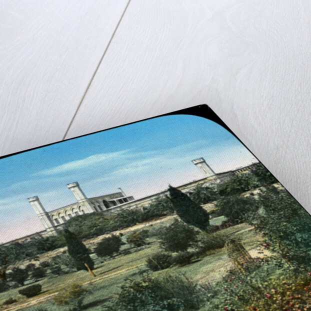 Railway station, from the Queen's Garden, Delhi, India by Anonymous