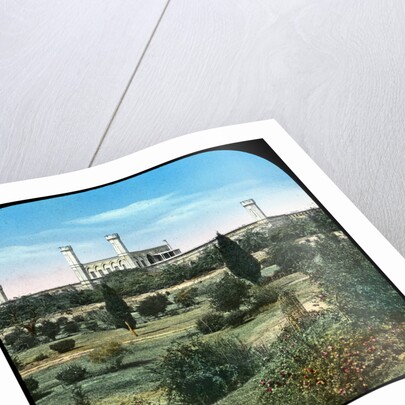 Railway station, from the Queen's Garden, Delhi, India by Anonymous