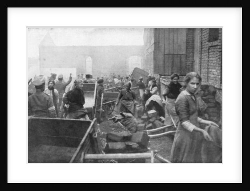 The inhabitants of Caudry come to seek food from the British Army, France by Anonymous