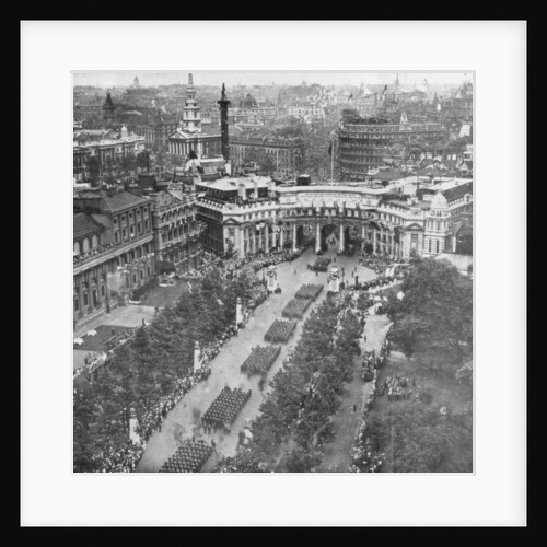 Victory parade passing through the Admiralty Arch and down the Mall, 19th July by Anonymous
