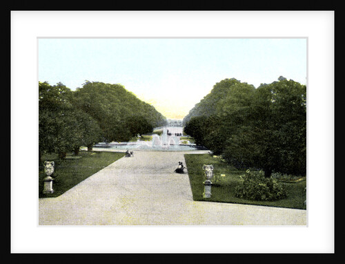 Gardens of Hampton Court Palace, London by Anonymous