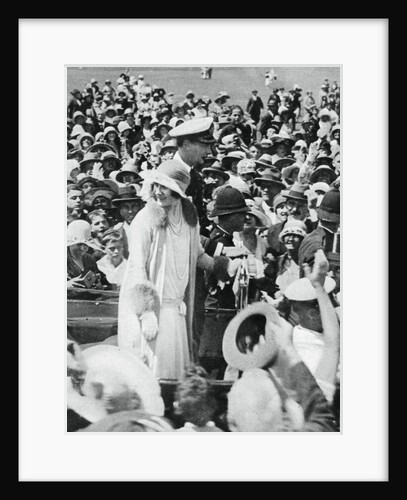 The Duke and Duchess mobbed by crowds in Auckland by Anonymous