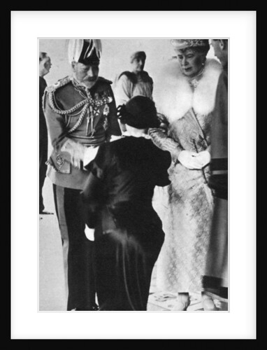 West London mayors and mayoresses presented to the king, Kensington by Anonymous