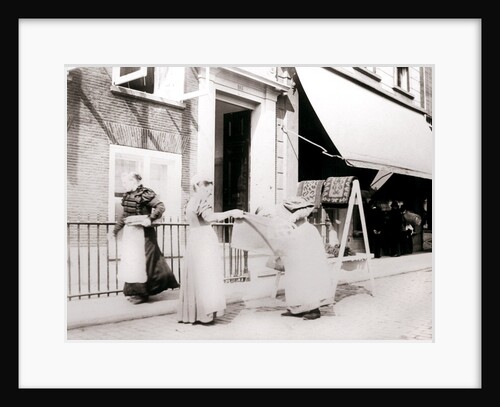 Women, Rotterdam, Netherlands by James Batkin