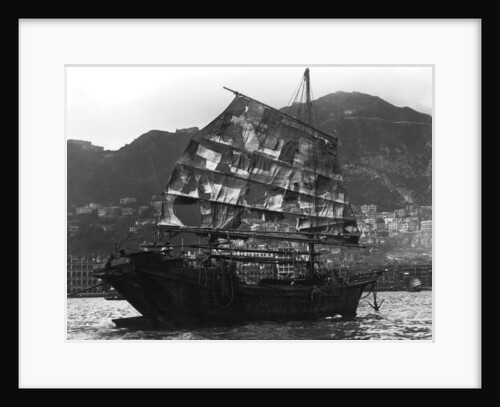 Chinese boat in a harbour by Anonymous