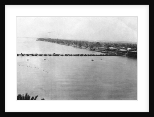 Lower pontoon bridge, Baghdad, Mesopotamia, WWI by Anonymous