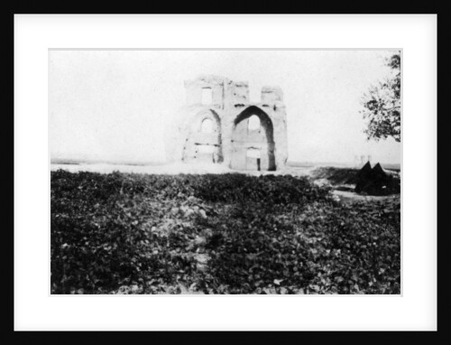 Old ruin on the banks of the Tigris River, Mosul, Mesopotamia by Anonymous