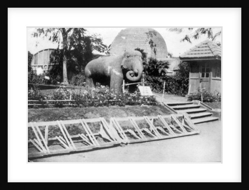 Elephant statue, Victoria Gardens, Bombay, India by Anonymous