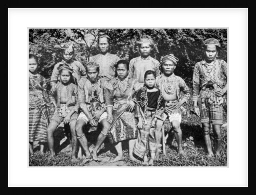 Philippine islanders in fete-day costume by Anonymous