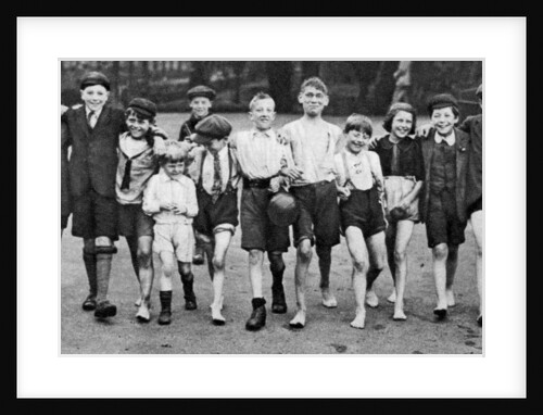 A group of summer paddlers heading for the Serpentine, London by Anonymous