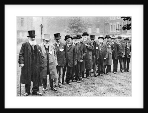 A row of old 'cabbies', London by Anonymous