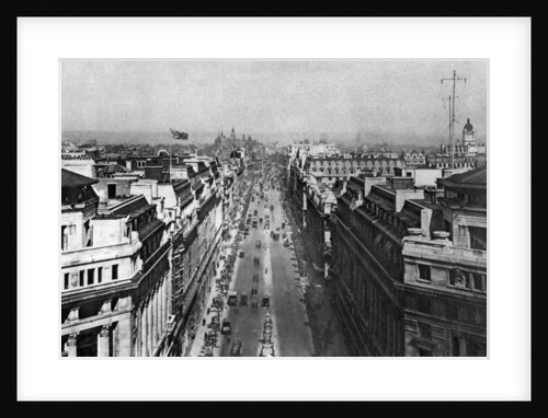 On the roof of Bush House, looking from Kingsway towards the nothern hights, London by Anonymous