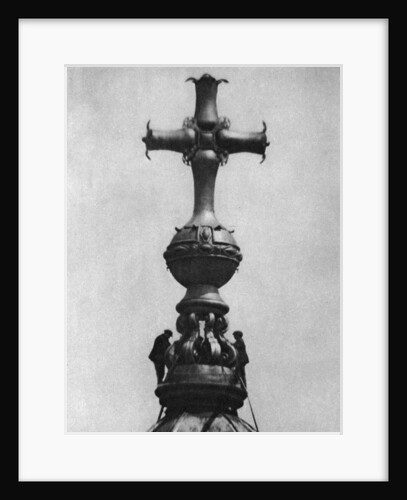 Steeplejacks on the summit of St Paul's Cathedral, London by Anonymous