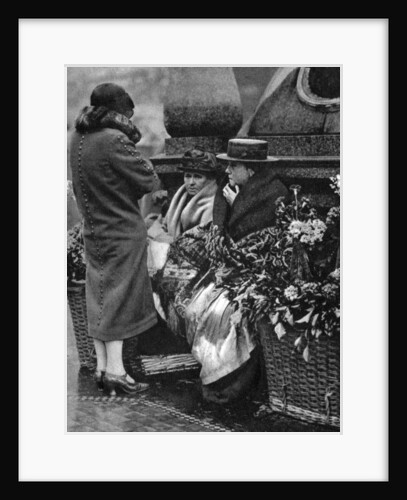 Flower sellers, Piccadilly Circus, London by Anonymous
