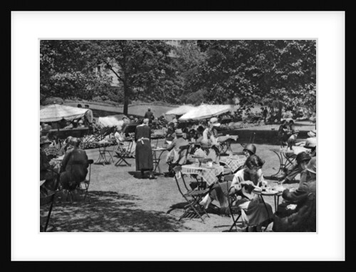 Embankment Gardens, Charing Cross, London by Anonymous