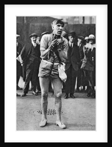 Escapologist entertaining theatre-goers in the 'pit' queue, London by Anonymous