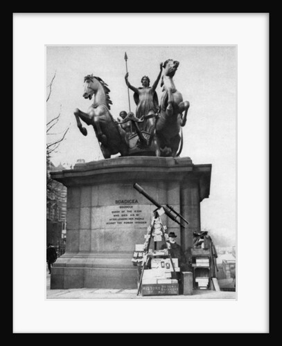 Westminster Bridge monument, London by McLeish