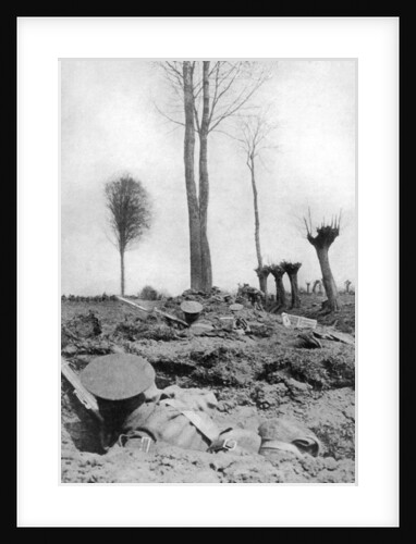 The King's Liverpool regiment waiting for the Germans, First World War by Topical Press Agency