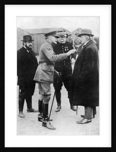 Sir Douglas Haig emphasises a point at the front, France, First World War by Anonymous