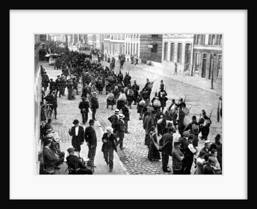 A Belgian regiment retreats to Antwerp, First World War by Anonymous