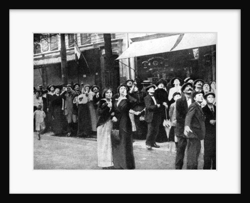 Parisians watching a German aeroplane, First World War by Anonymous
