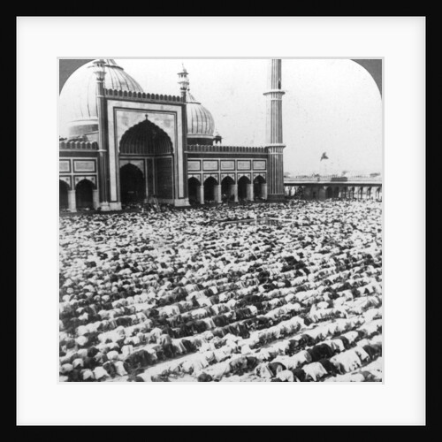 Praying at Jumma Musjid, Delhi, India by Underwood & Underwood