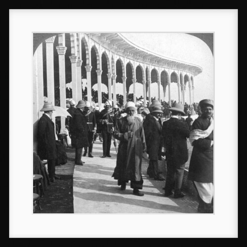 Gathering at the great Durbar Amphitheatre, Delhi, India by Underwood & Underwood