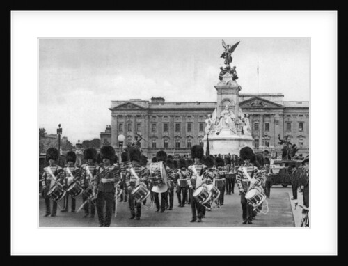 Guards in The Mall, London by Anonymous