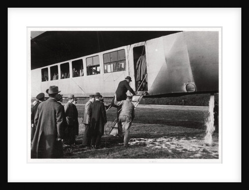 Passengers boarding Zeppelin LZ 11 'Viktoria Luise' by Anonymous