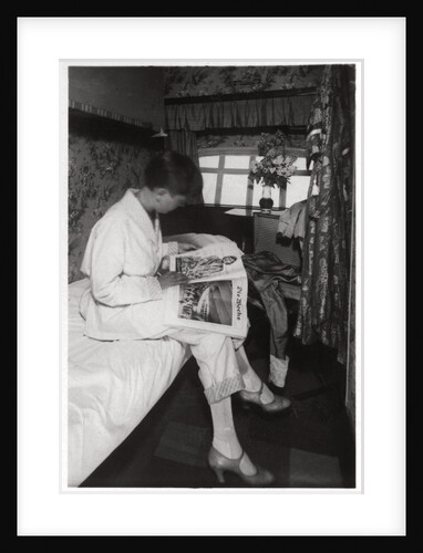 View of a passenger cabin on board Zeppelin LZ 127 'Graf Zeppelin' by Anonymous
