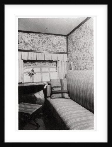 Passenger cabin during the day, Zeppelin LZ 127 'Graf Zeppelin' by Anonymous
