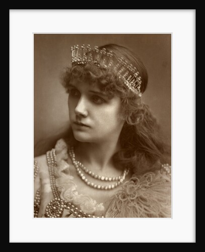 Marion Hood, British soprano opera and musical theatre singer by St James's Photographic Co