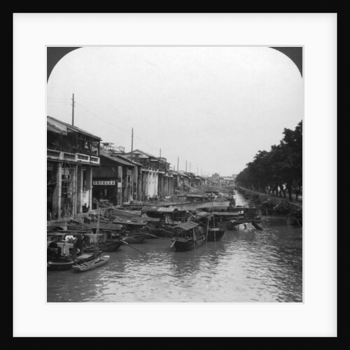 The crowded canal, from the English Bridge by HC White