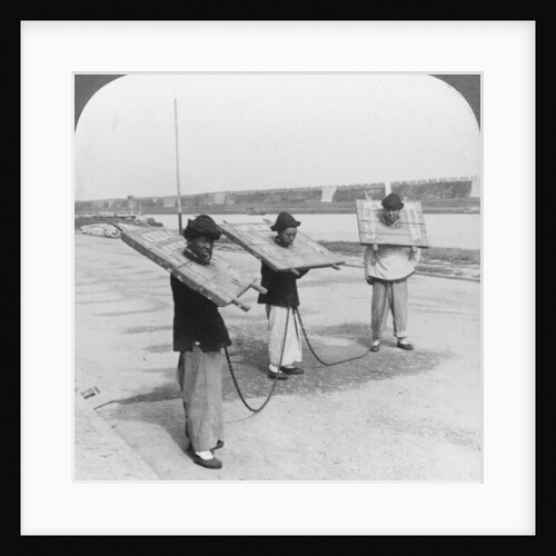 Chain gang, Soo-Chow (Suzhou), China by Underwood & Underwood