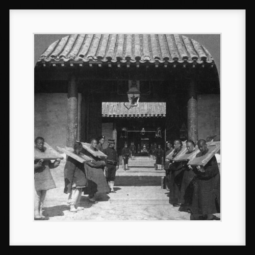 Chinese criminals in the Viceroy's Yamen, now used as a jail by The Fine Art Photographers Co