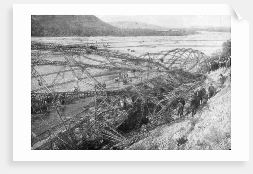 The carcass of Zeppelin LZ85 (L45) by Anonymous