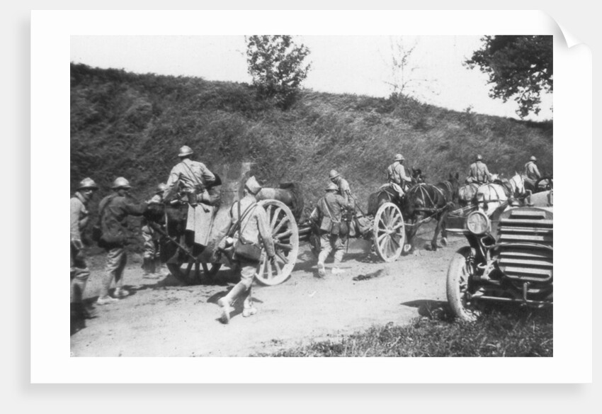 French artillery battery on the move, Chemin des Dames, France by Anonymous