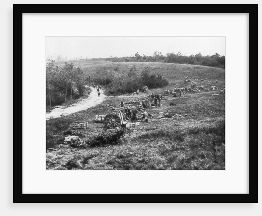 French 75th artillery battery, Aisne, France by Anonymous